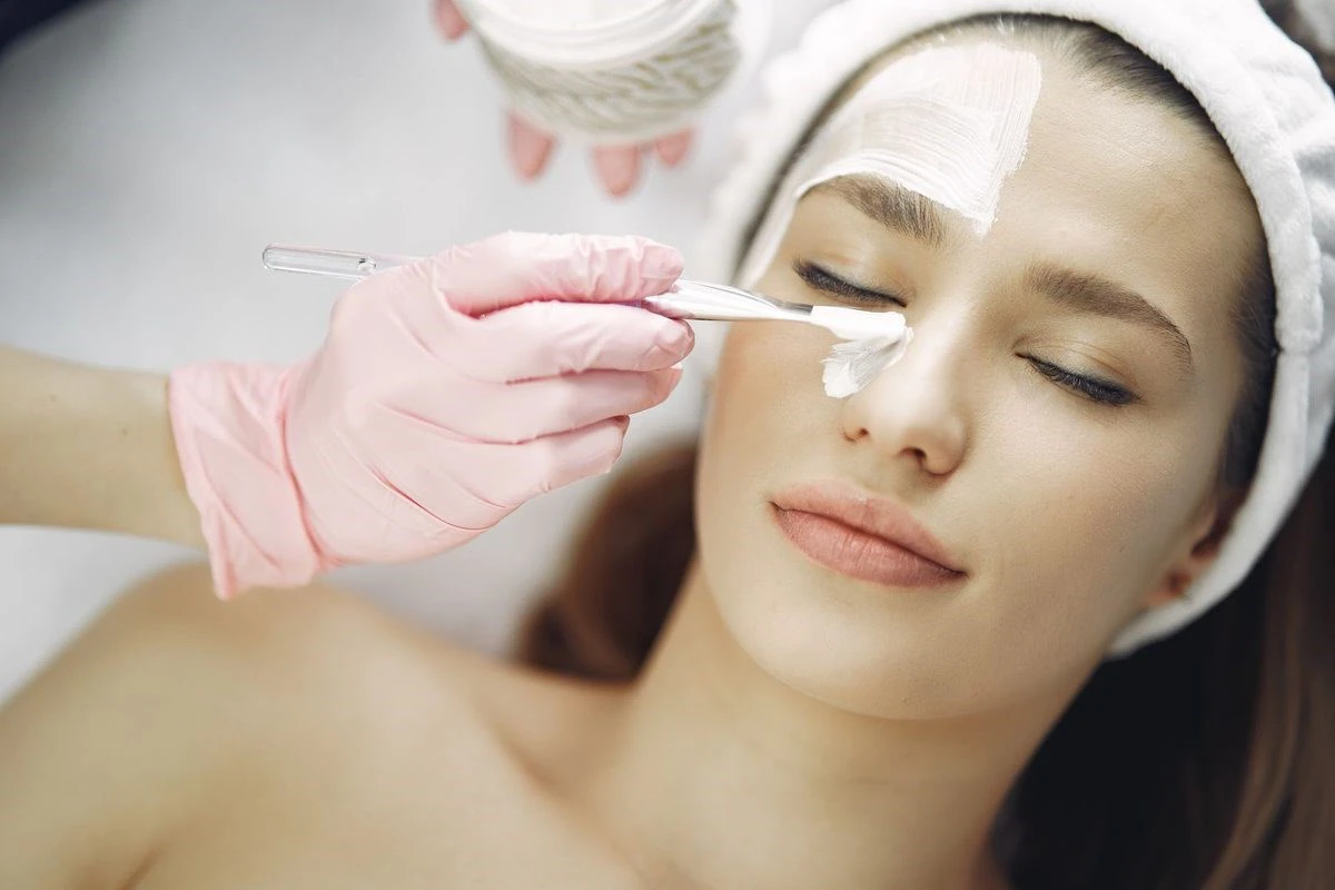 Hydrafacial Nedir? Uygulama Aşamaları, Kimlere Uygun ve Sonrası Bakım